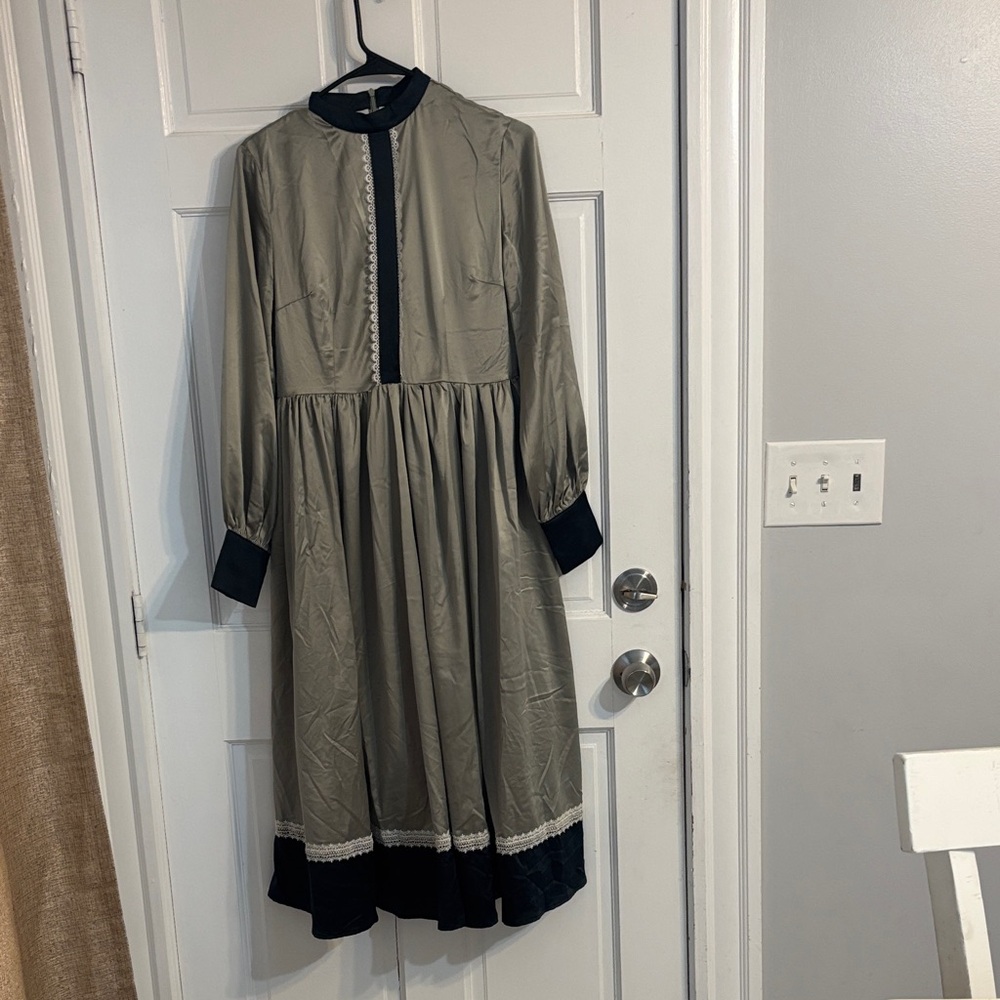 Long Sleeve Midi Dress in Olive Green and Black